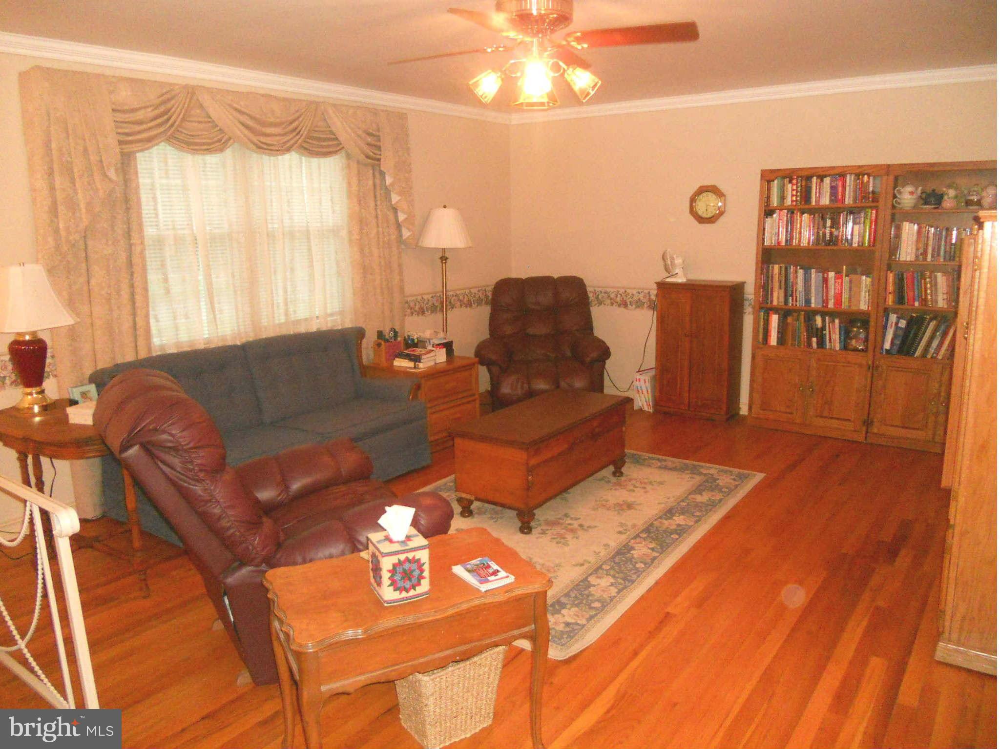 16500 Rolling Tree Road Accokeek, MD 20607 - Photo 3 of 30 Living Room
