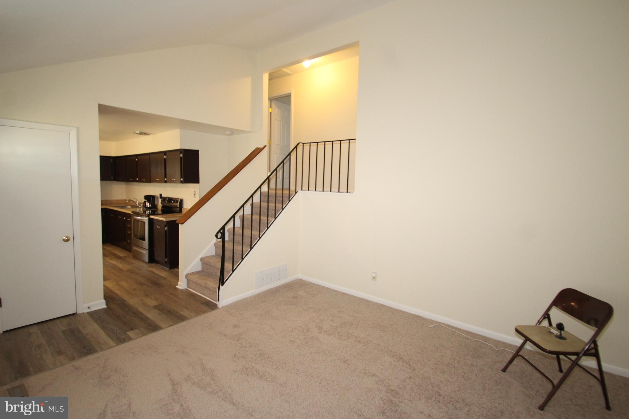 114 Patricia Road Newark, DE 19713 - Photo 3 of 18 Living room