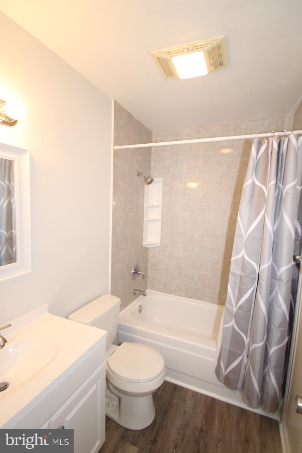 114 Patricia Road Newark, DE 19713 - Photo 8 of 18 Bath upstairs