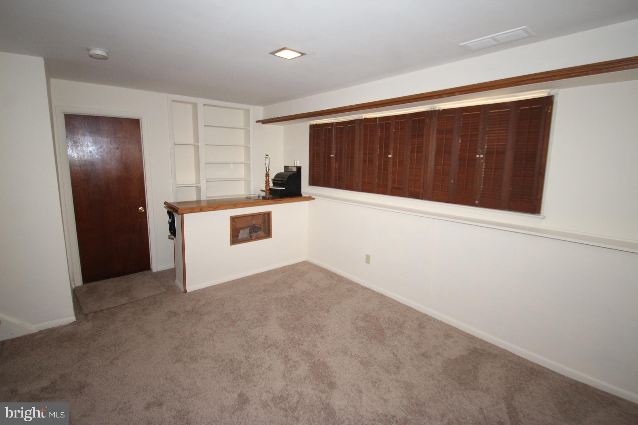 114 Patricia Road Newark, DE 19713 - Photo 9 of 18 Family Room