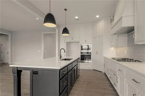 $739,990 | 17157 South Laurelwood Street, Olathe, KS 66062