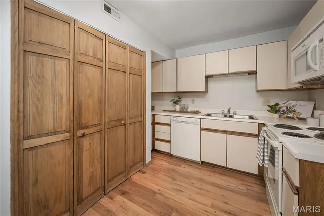 $130,000 | 10 Sugarwood Court, Unit 3, St. Peters, MO 63376