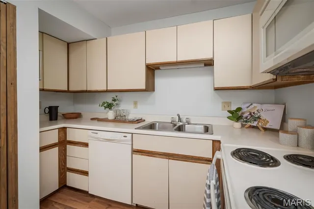 $130,000 | 10 Sugarwood Court, Unit 3, St. Peters, MO 63376