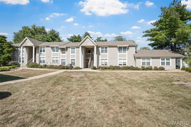 $130,000 | 10 Sugarwood Court, Unit 3, St. Peters, MO 63376