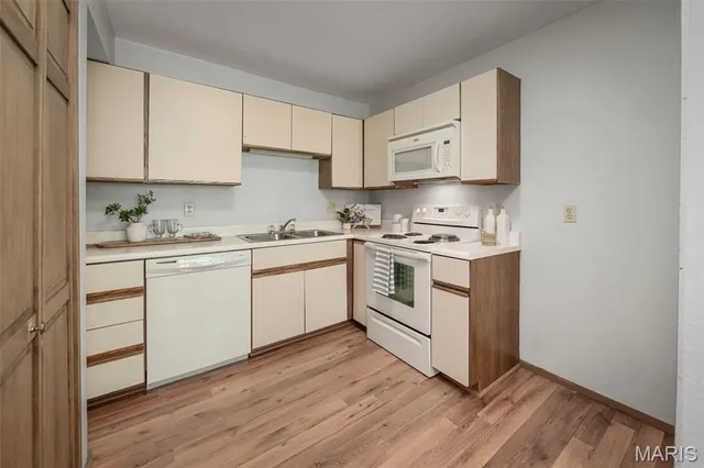 $130,000 | 10 Sugarwood Court, Unit 3, St. Peters, MO 63376