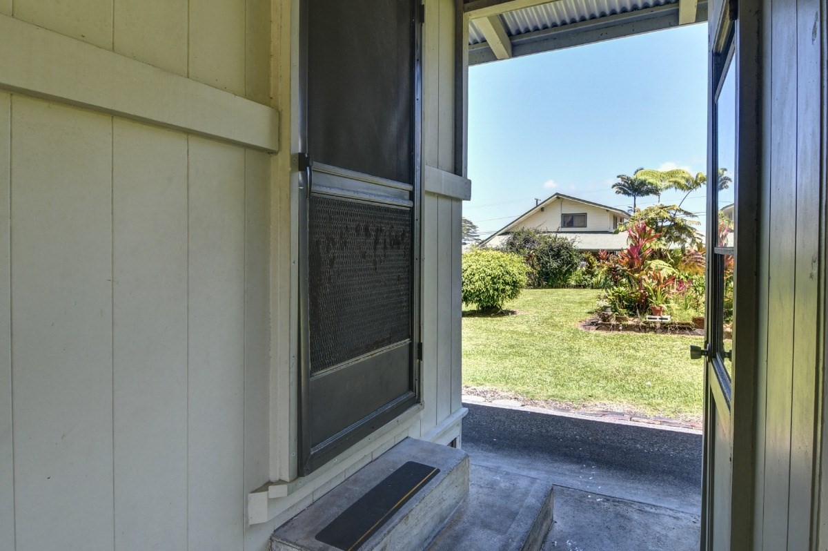50 B Malaai Road Hilo, HI 96720 - Photo 11 of 30 a view of a porch