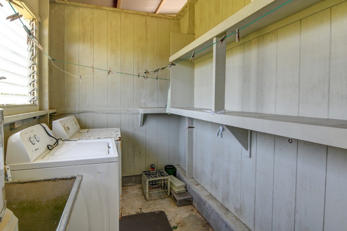 50 B Malaai Road Hilo, HI 96720 - Photo 12 of 30 a utility room with dryer and washer