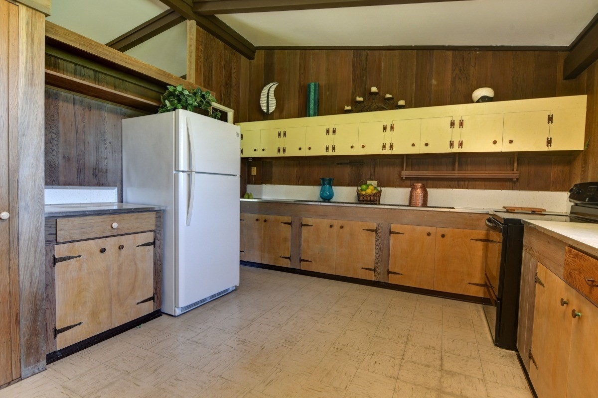 50 B Malaai Road Hilo, HI 96720 - Photo 16 of 30 a utility room with cabinets