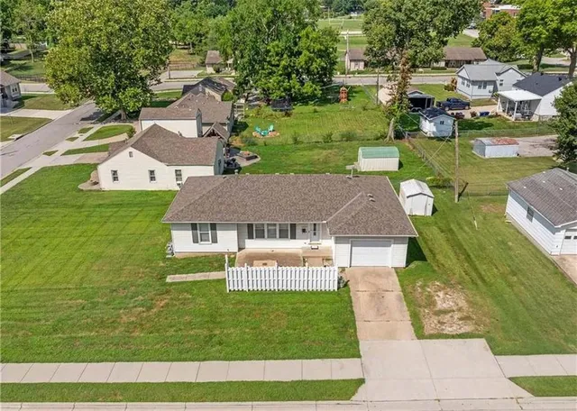 $1,150 | 5930 King Street, Shawnee, KS 66203