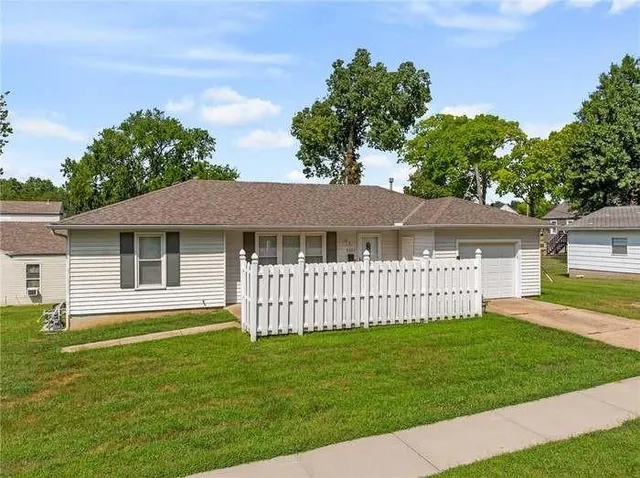 $1,150 | 5930 King Street, Shawnee, KS 66203