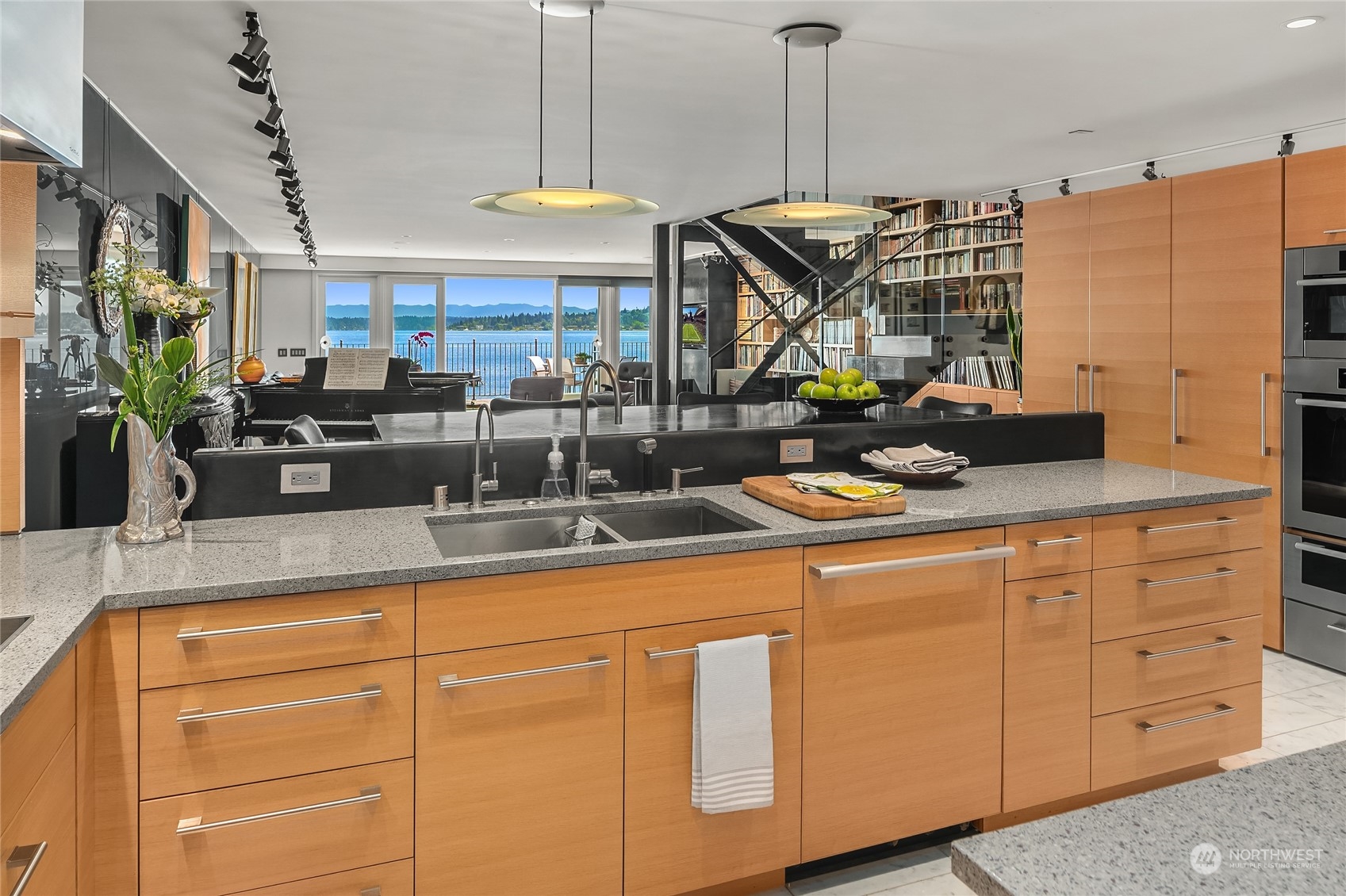 302 Lakeside Avenue South, Unit 102 Seattle, WA 98144 - Photo 18 of 37