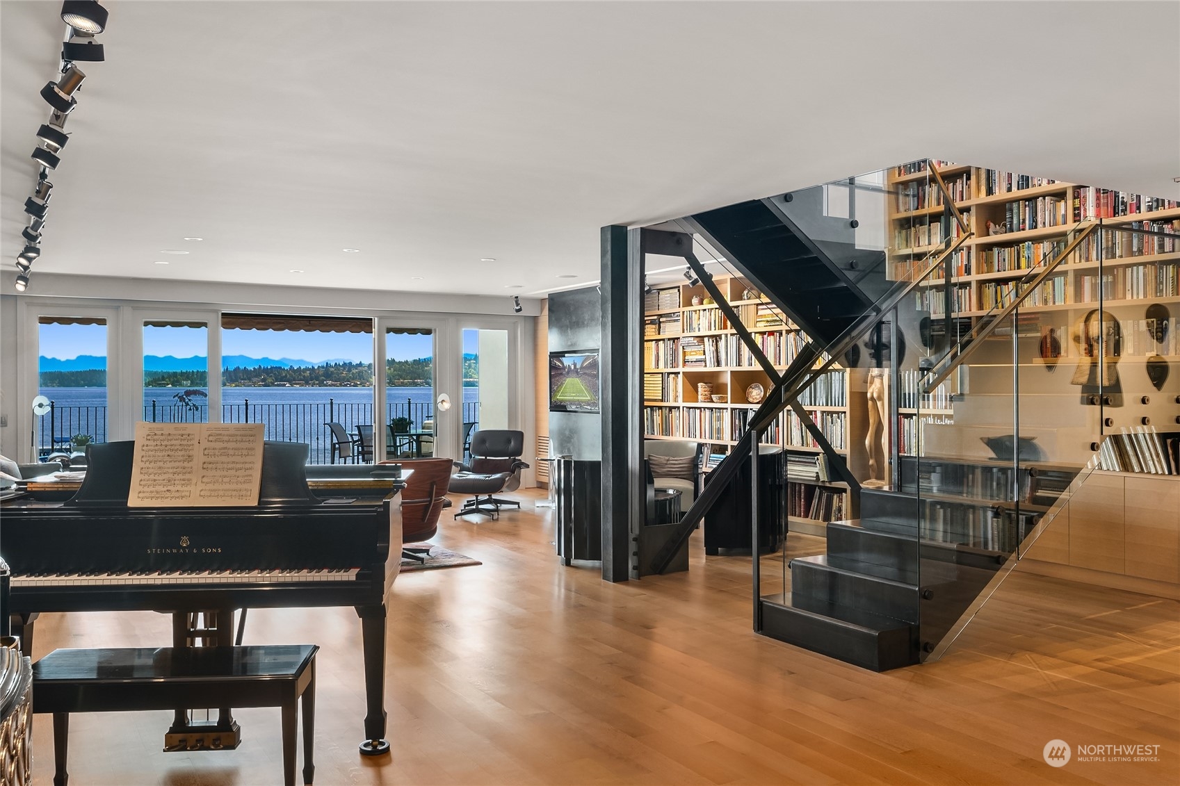 302 Lakeside Avenue South, Unit 102 Seattle, WA 98144 - Photo 7 of 37