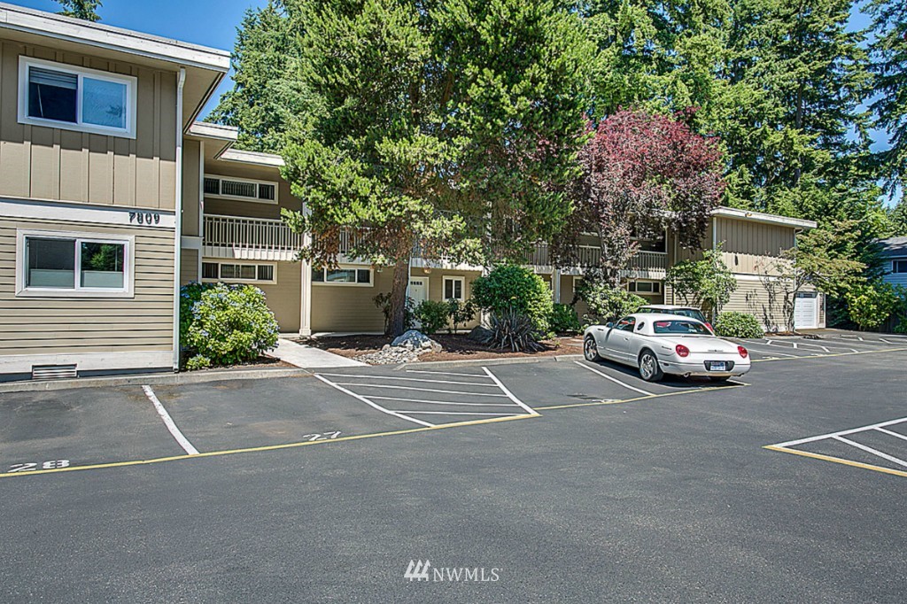 7809 218th Street Southwest, Unit 4 Edmonds, WA 98026 - Photo 5 of 13 Gallery Image 5