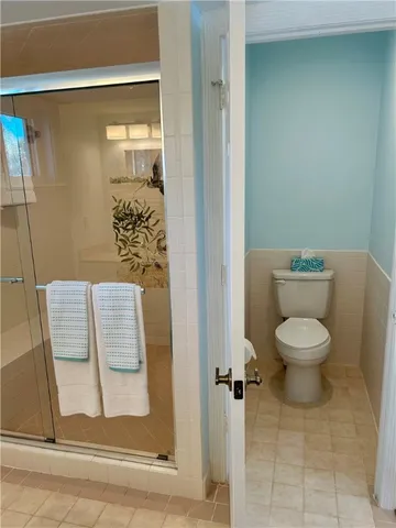 a bathroom with a toilet and a shower