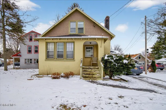 $289,900 | 3418 Albany Street, Niskayuna, NY 12304
