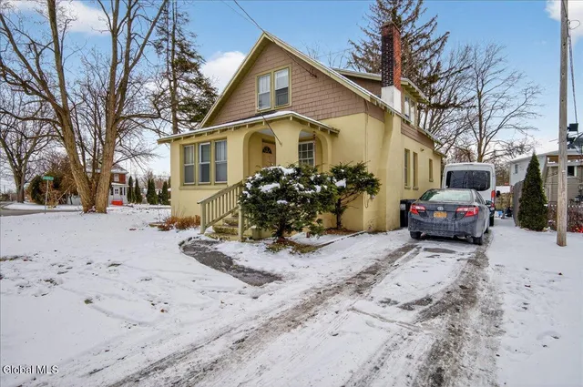 $289,900 | 3418 Albany Street, Niskayuna, NY 12304