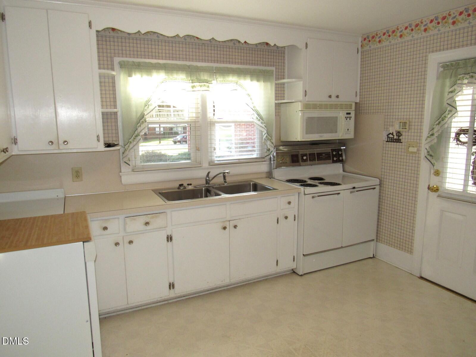 300 Forest Road Oxford, NC 27565 - Photo 12 of 38 Kitchen