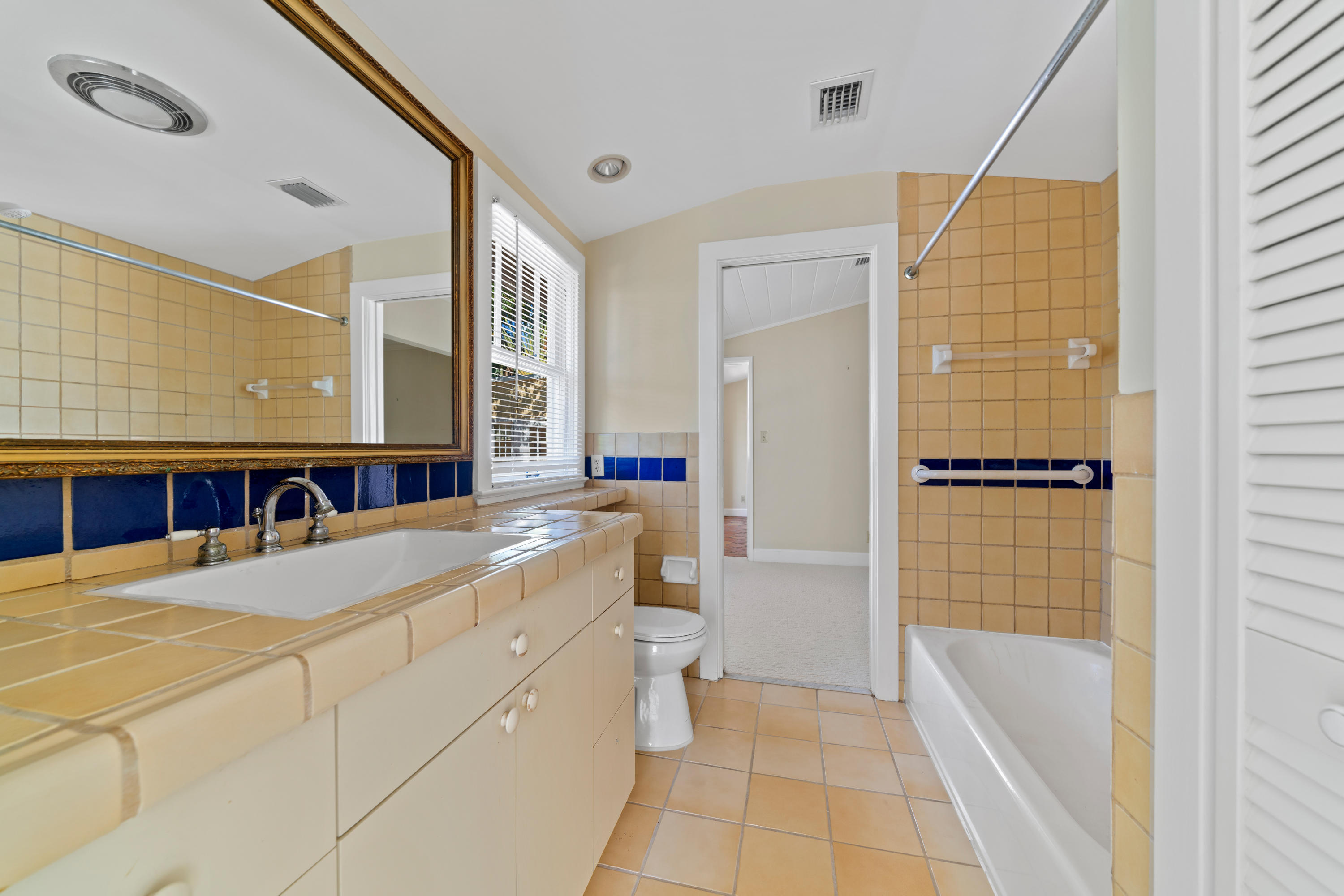 60 Palm Square Delray Beach, FL 33483 - Photo 16 of 35 Bath2