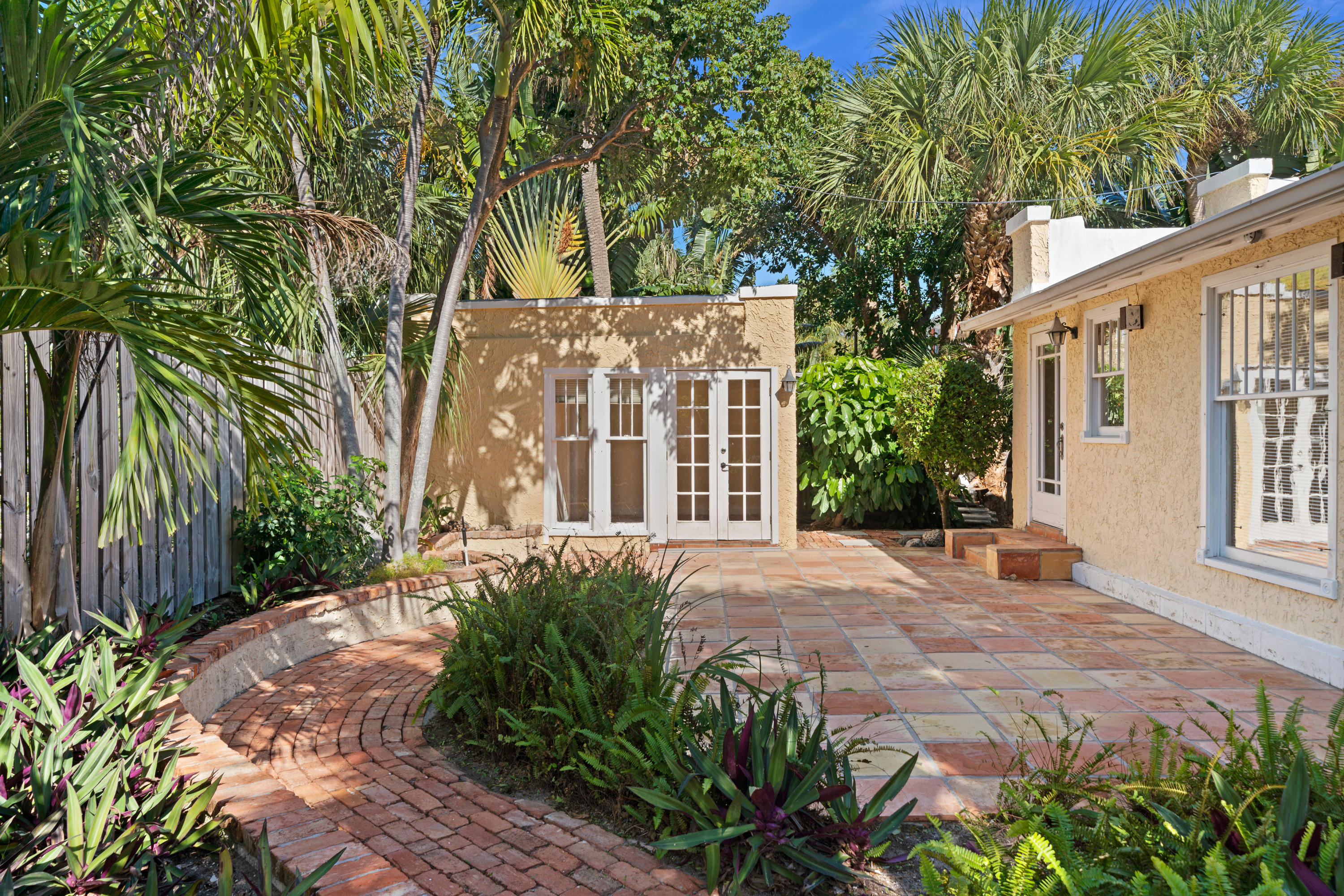 60 Palm Square Delray Beach, FL 33483 - Photo 27 of 35 WalkwayBack2