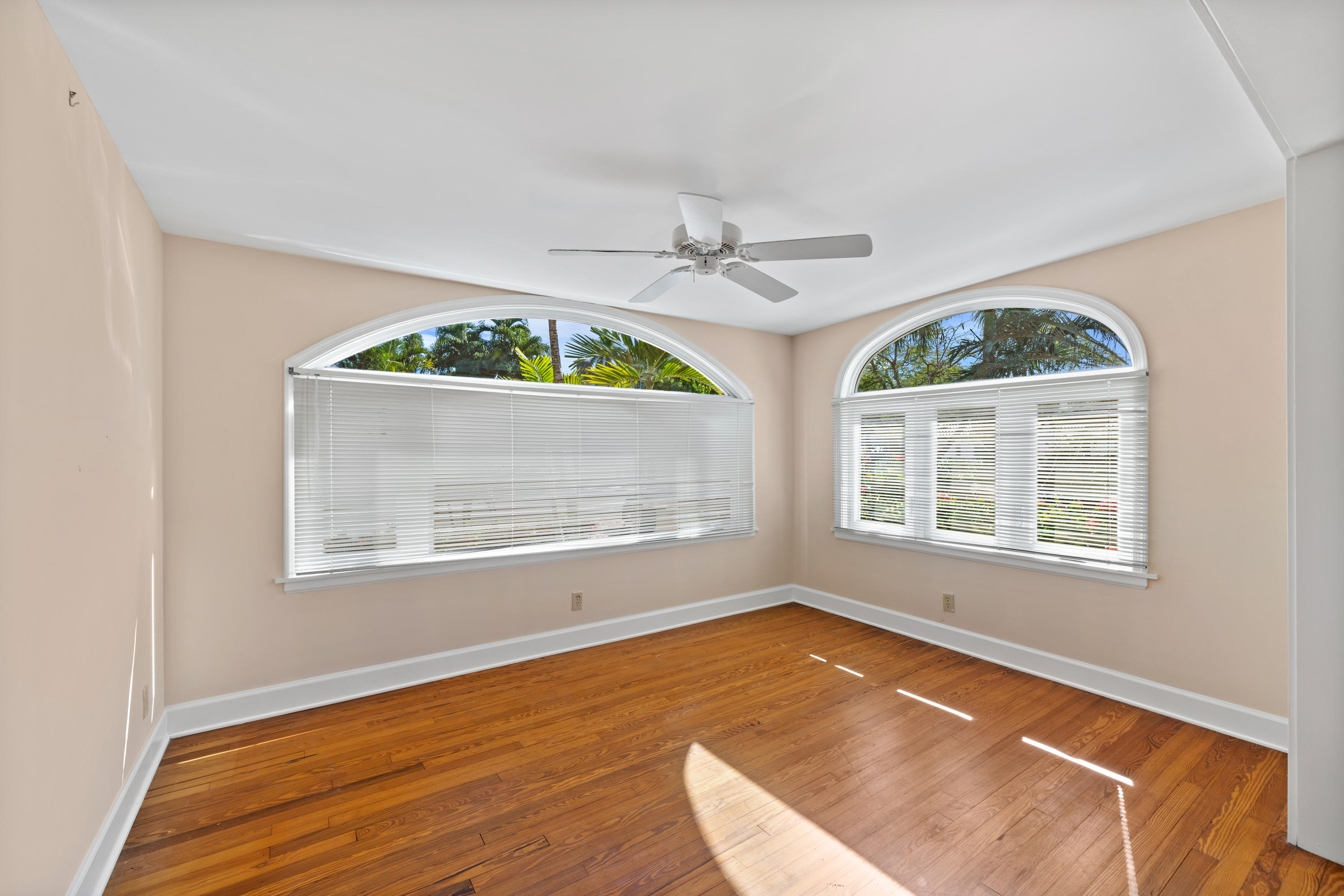 60 Palm Square Delray Beach, FL 33483 - Photo 8 of 35 Living1