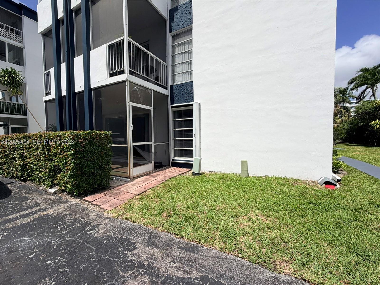 9159 Southwest 77th Avenue, Unit 112 Miami, FL 33156 - Photo 35 of 38 a view of a backyard of the house