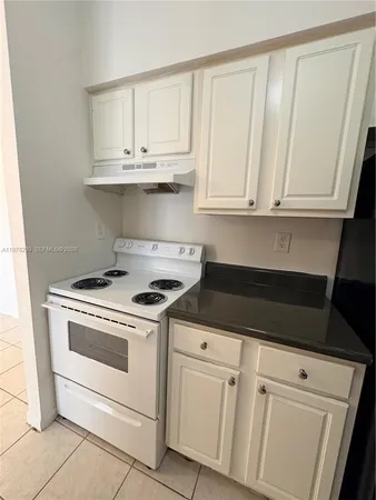 $1,800 | 1701 Northwest 96th Terrace, Unit 1E, Pembroke Pines, FL 33024