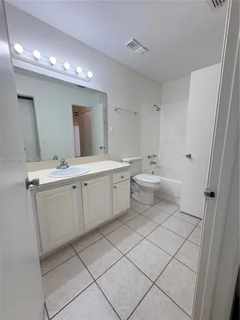 $1,800 | 1701 Northwest 96th Terrace, Unit 1E, Pembroke Pines, FL 33024