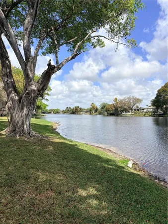 $1,800 | 1701 Northwest 96th Terrace, Unit 1E, Pembroke Pines, FL 33024