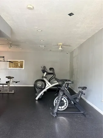 $1,800 | 1701 Northwest 96th Terrace, Unit 1E, Pembroke Pines, FL 33024