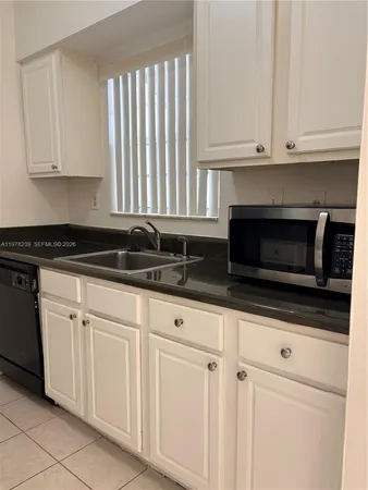 $1,800 | 1701 Northwest 96th Terrace, Unit 1E, Pembroke Pines, FL 33024