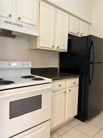 $1,800 | 1701 Northwest 96th Terrace, Unit 1E, Pembroke Pines, FL 33024