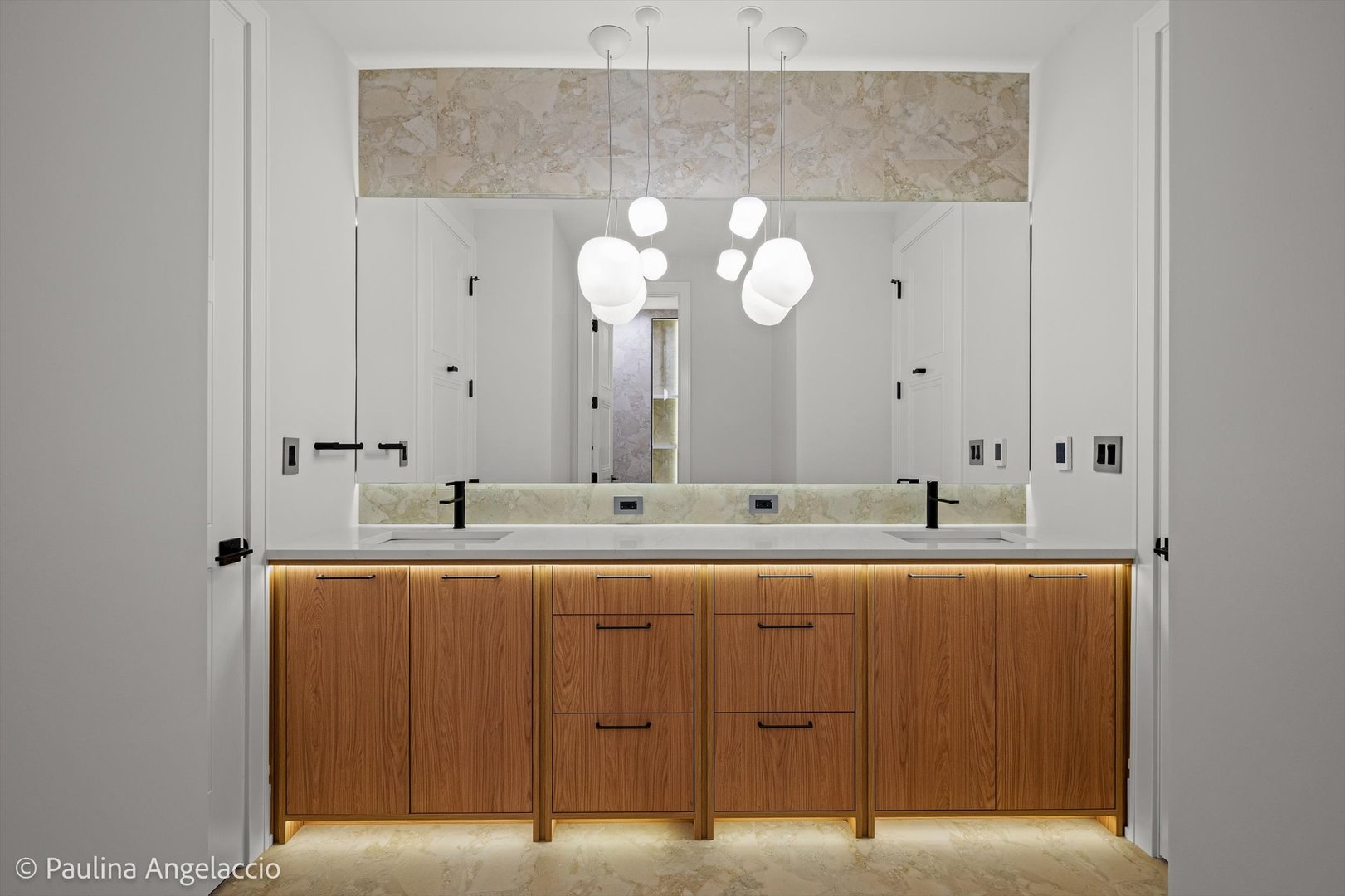 699 Plum Tree Road Barrington Hills, IL 60010 - Photo 50 of 84 a bathroom with a sink and mirror