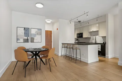 $625,000 | 435 West Erie Street, Unit 1106, Chicago, IL 60654