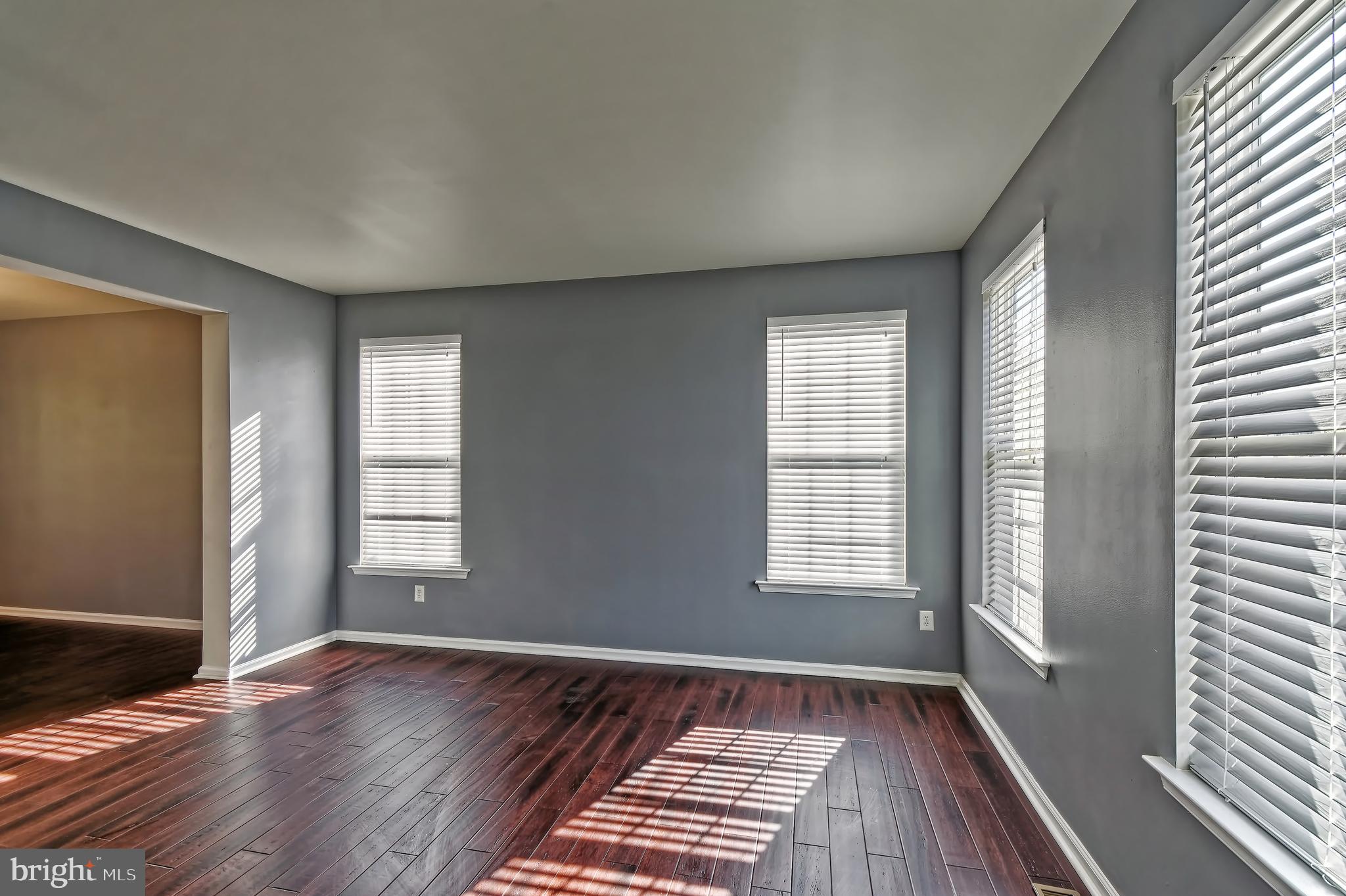 22 Log Cabin Road Sicklerville, NJ 08081 - Photo 5 of 25 Living Room