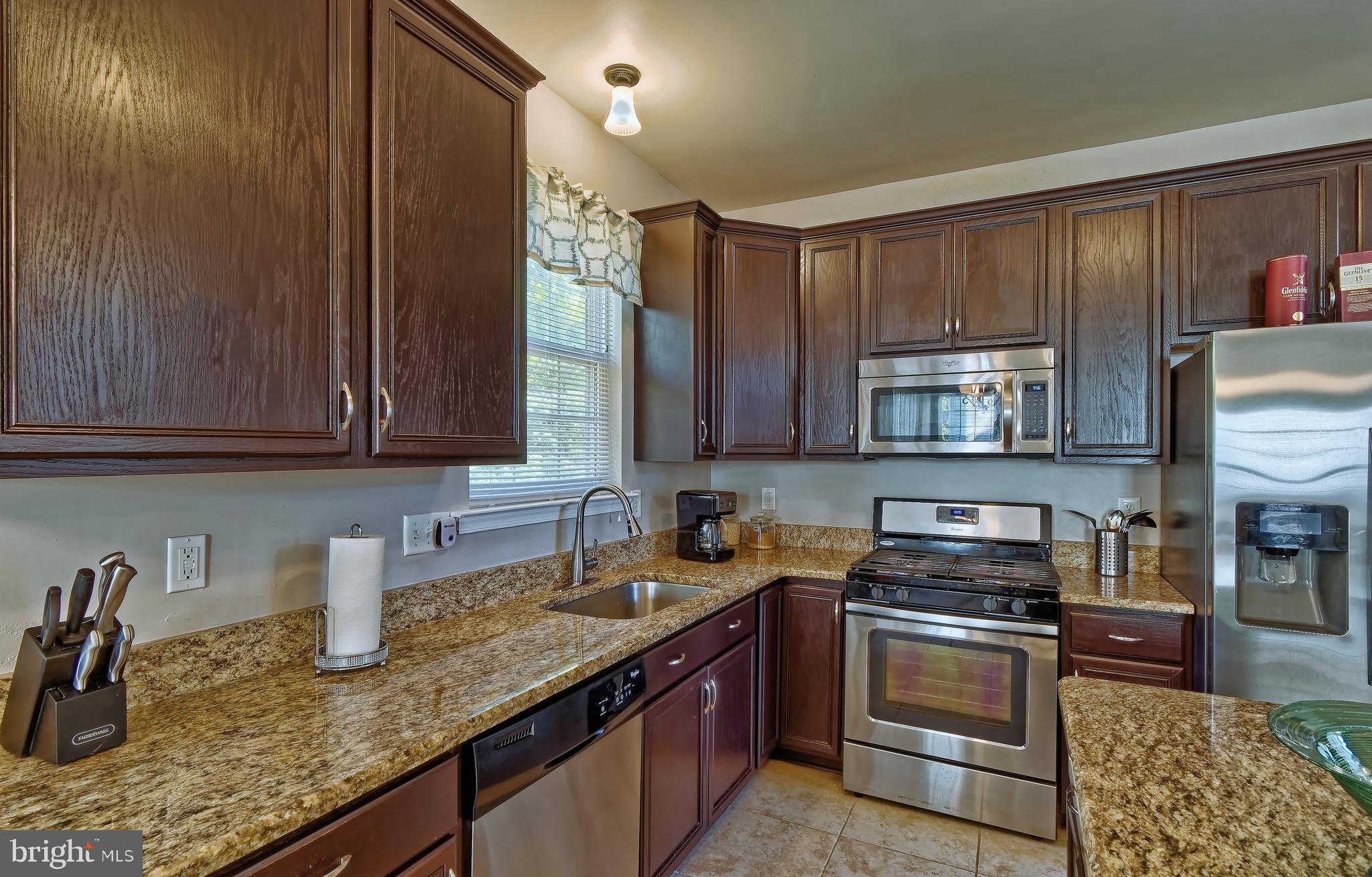 22 Log Cabin Road Sicklerville, NJ 08081 - Photo 8 of 25 Kitchen - S/S Appliances