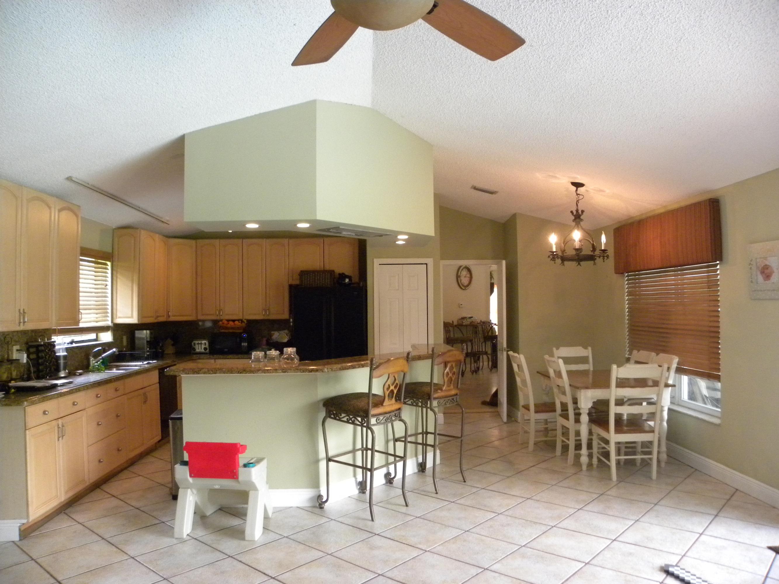 5074 Marina Circle Boca Raton, FL 33486 - Photo 11 of 36 Kitchen with Breakfast Area