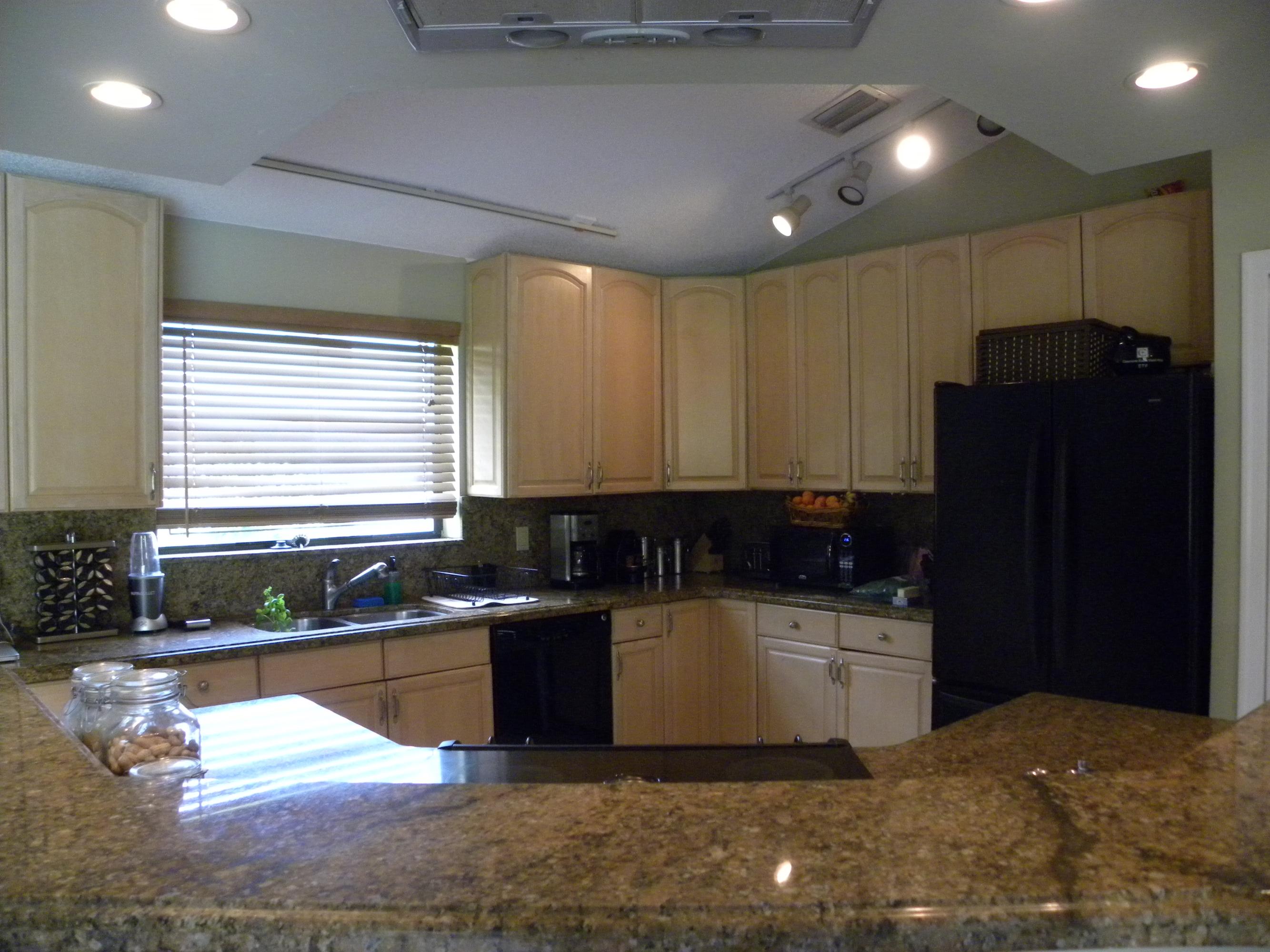 5074 Marina Circle Boca Raton, FL 33486 - Photo 9 of 36 Granite Kitchen