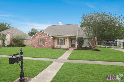 $320,000 | 5232 Rivermeadow Drive, Baton Rouge, LA 70820