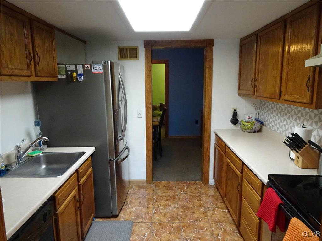 7552 Buttercup Road Lower Macungie Township, PA 18062 - Photo 6 of 29 Gallery Image 6