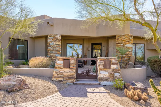 $2,300,000 | 10567 East Mark Lane, Scottsdale, AZ 85262