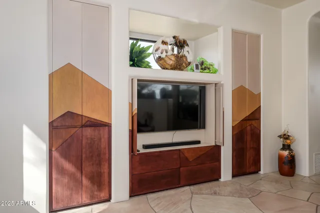 $2,300,000 | 10567 East Mark Lane, Scottsdale, AZ 85262