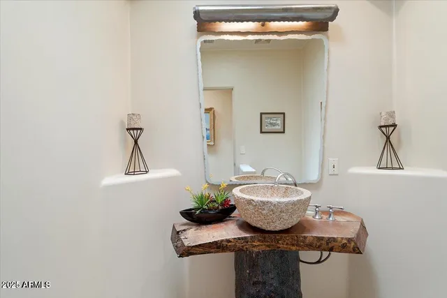 $2,300,000 | 10567 East Mark Lane, Scottsdale, AZ 85262