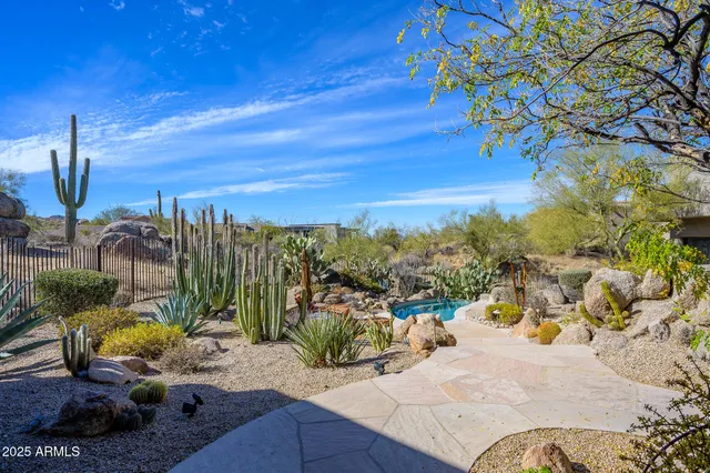 $2,300,000 | 10567 East Mark Lane, Scottsdale, AZ 85262