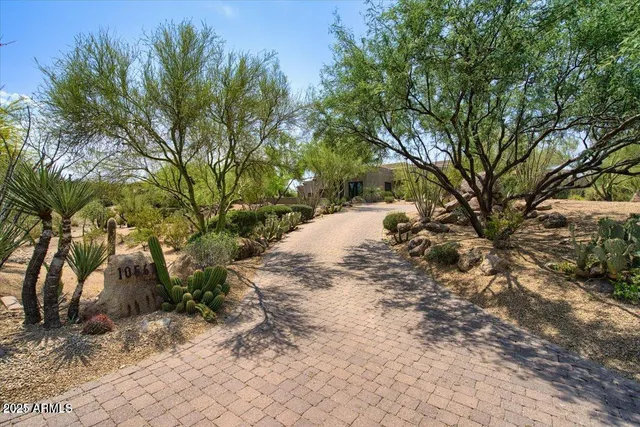 $2,300,000 | 10567 East Mark Lane, Scottsdale, AZ 85262