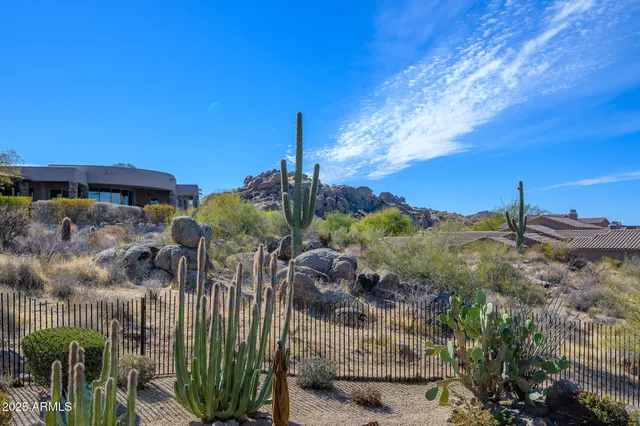 $2,300,000 | 10567 East Mark Lane, Scottsdale, AZ 85262