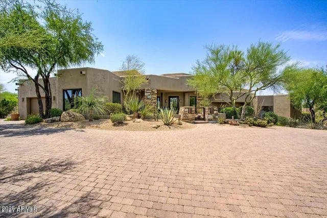 $2,300,000 | 10567 East Mark Lane, Scottsdale, AZ 85262