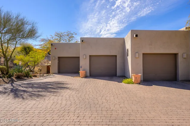 $2,300,000 | 10567 East Mark Lane, Scottsdale, AZ 85262