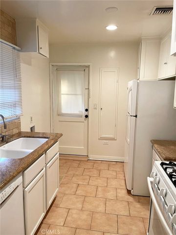 $2,395 | 1715 Raymond Hill Road, Unit 3, South Pasadena, CA 91030