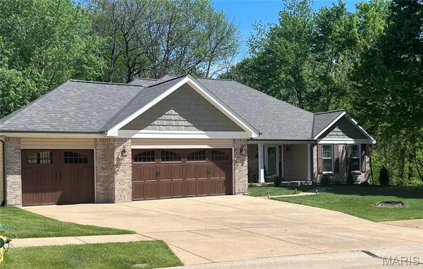 $650,000 | 6 Hanover Hills Court, St. Charles, MO 63301