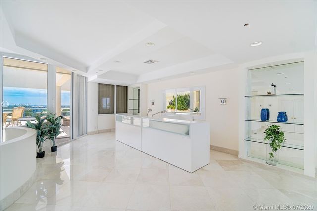 $1,451,000 | 7000 Island Boulevard, Unit PH04, Aventura, FL 33160
